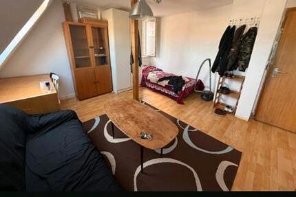 Zimmer in einer WG zu vermieten zimmer