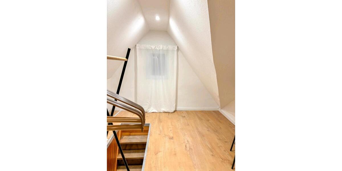 Erdgeschoßwohnung Stuttgart Luginsland - 7 Zimmer, 22 m&sup2;, 590&euro; | Angebot:25097127