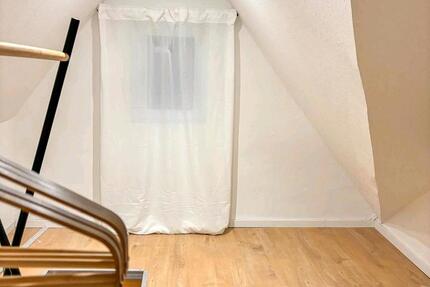 Wohnung Stuttgart Luginsland - 7 Zimmer, 22 m&sup2;, 590&euro; | Angebot:25097127