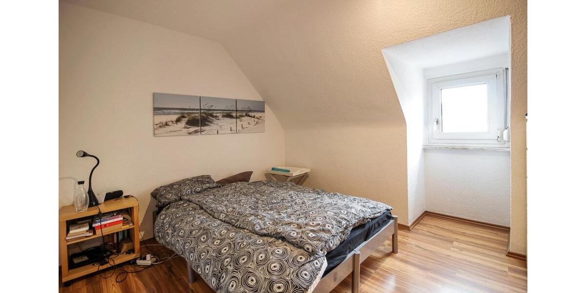 Dachgeschoßwohnung Stuttgart Zuffenhausen - 3 Zimmer, 63 m&sup2;, 1.100&euro; | Angebot:26163347