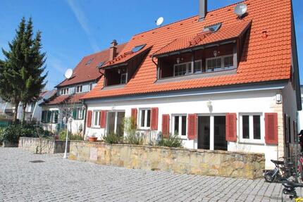 EinfamilienMehrfamilienstadthaus auf historischem Hofgrundstück
