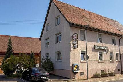 Gaststätte mit mehreren Wohneinheiten und Nebengebäude in zentraler Ortslage zimmer