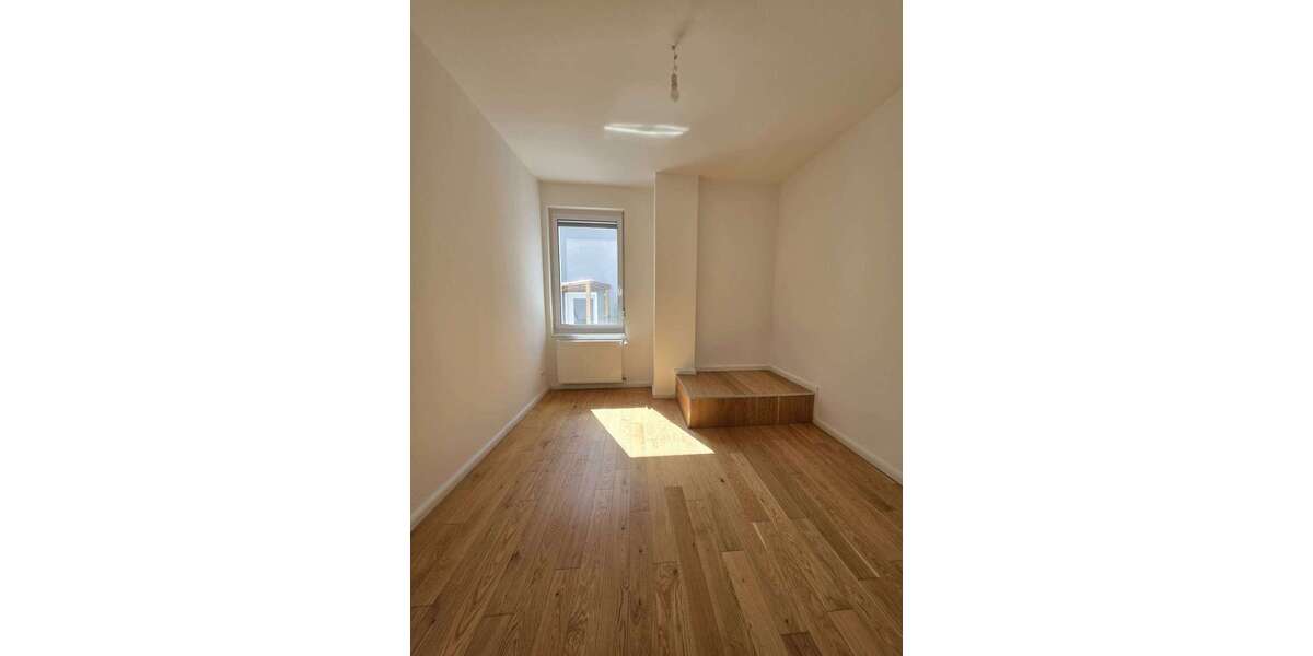 Etagenwohnung Stuttgart Zuffenhausen - 4.5 Zimmer, 131 m&sup2;, 2.030&euro; | Angebot:27136636