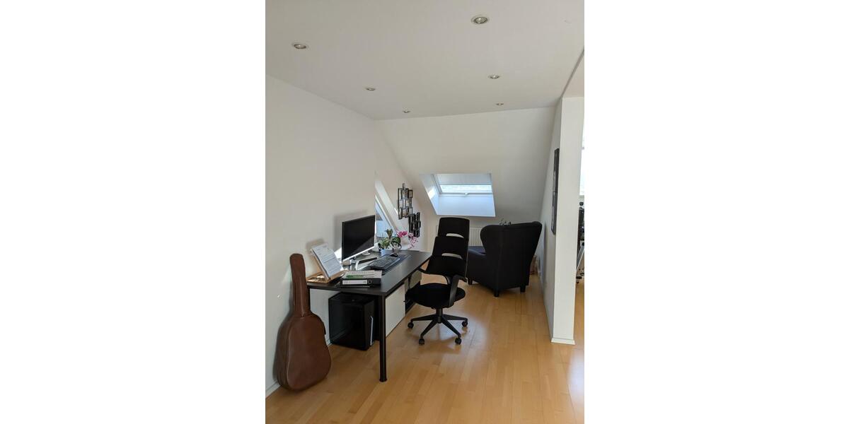 Dachgeschoßwohnung Stuttgart Luginsland - 4.5 Zimmer, 129 m&sup2;, 1.935&euro; | Angebot:24729122