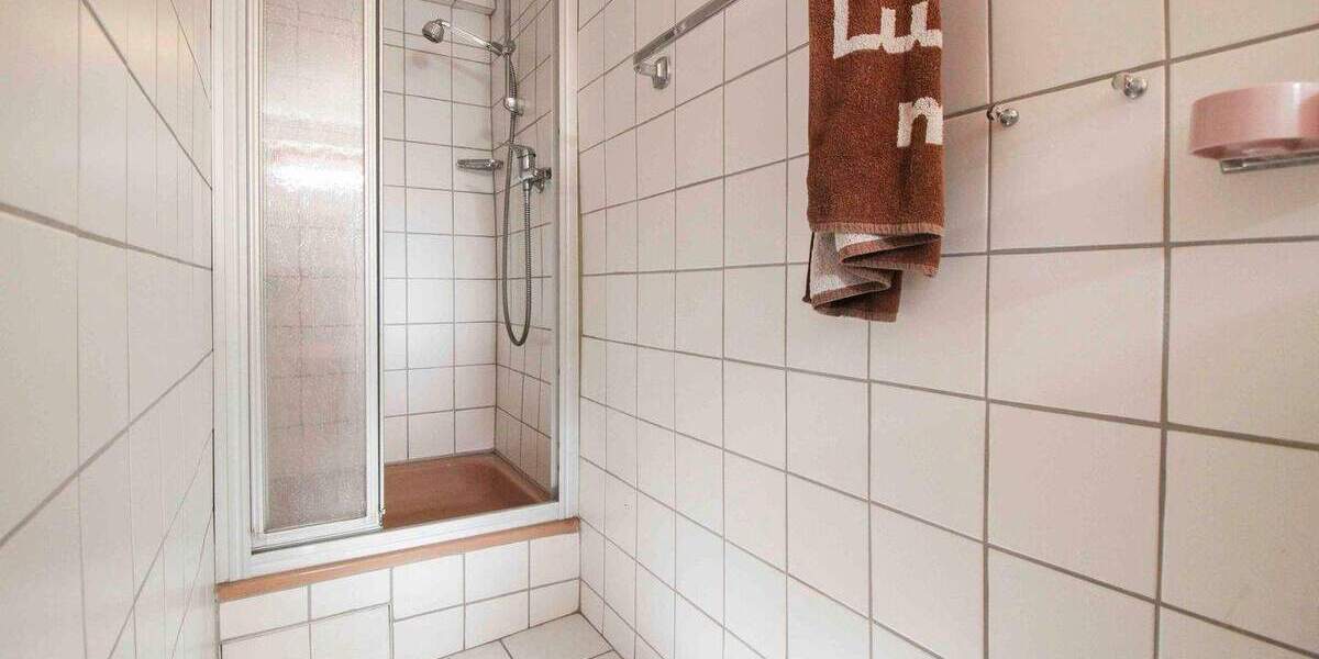 Mehrfamilienhaus, Wohnhaus Stuttgart Heumaden - 9 Zimmer, 154 m&sup2;, 398.000&euro; | Angebot:25220473