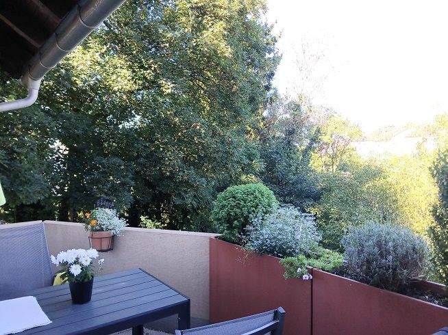 Außergewöhnliches Wohnambiente! Terrassenwohnung in Dreifamilienhaus mit Doppelgarage! 4 zimmer