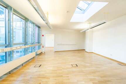 Büro in Ludwigsburg 1.242 € 124 m² zimmer