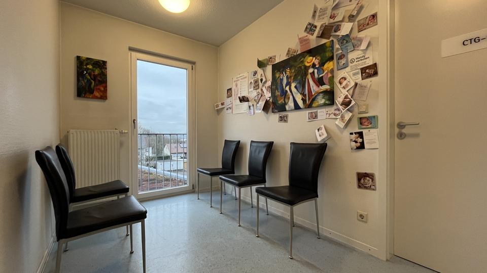 Ruhige und helle Praxis-Bürofläche zimmer