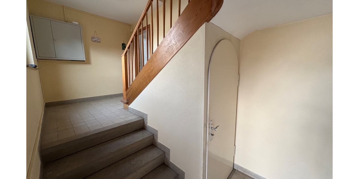 Freistehendes 2-Familienhaus - ideal für Familien oder Handwerker in Remseck-Hochberg 6 zimmer