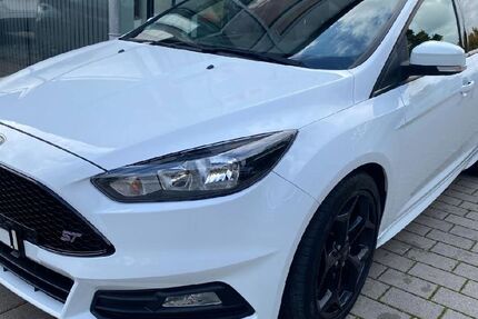 Ford Focus 97.956 km 17.700 € Böblingen 71034