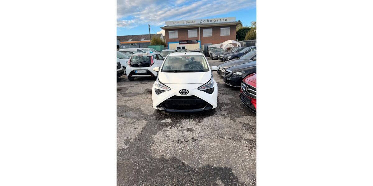 Toyota Aygo (X) 74.600 km 8.600 &euro; Sindelfingen 71065
