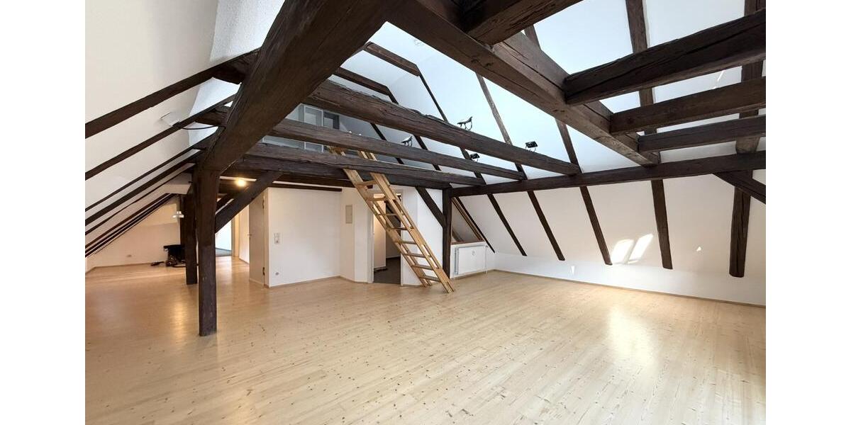 Dachgeschoßwohnung Esslingen am Neckar - 3.5 Zimmer, 105 m&sup2;, 1.400&euro; | Angebot:26057341