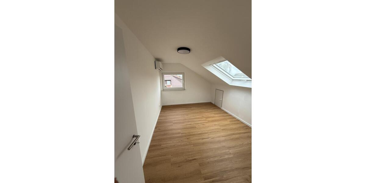 Dachgeschoßwohnung Stuttgart Stuttgart-Nord - 3 Zimmer, 75 m&sup2;, 1.200&euro; | Angebot:25421751