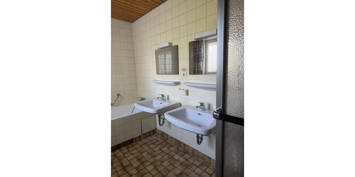 Reihenhaus Backnang - 5.5 Zimmer, 130 m&sup2;, 450.000&euro; | Angebot:26648762