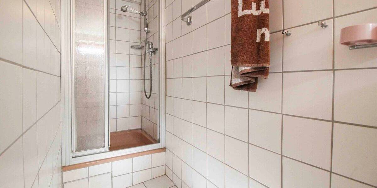 Mehrfamilienhaus, Wohnhaus Stuttgart Heumaden - 9 Zimmer, 154 m&sup2;, 398.000&euro; | Angebot:26037407