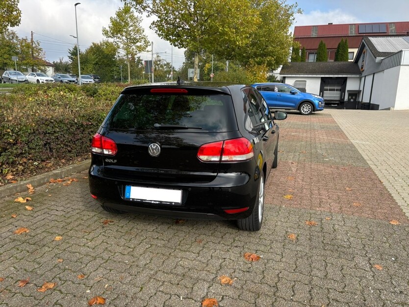 VW Golf 101.937 km 7.500 € Leinfelden-Echterdingen 70771