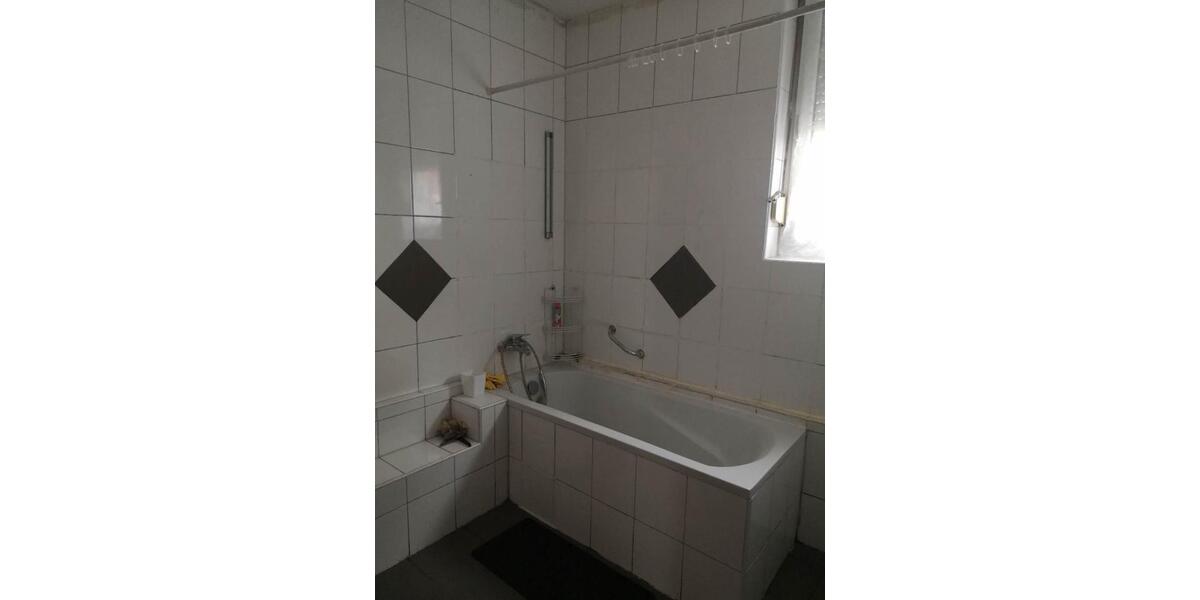 Etagenwohnung Stuttgart Zuffenhausen - 3.5 Zimmer, 90 m&sup2;, 1.050&euro; | Angebot:26136018
