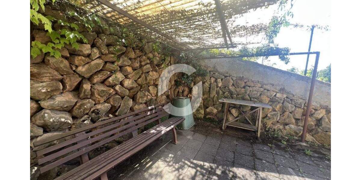 Einfamilienhaus Stuttgart Untertürkheim - 8 Zimmer, 700.000&euro; | Angebot:25743406