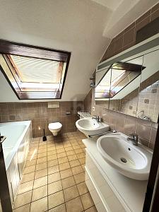 LICHTDURCHFLUTETES WOHNEN MIT KAMIN - Dachgeschoßwohnung Böblingen Dagersheim | Angebot:27288970