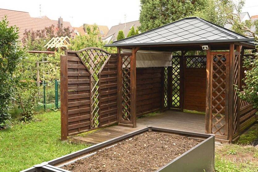 Moderne Doppelhaushälfte mit Garten in der Stadtmitte
