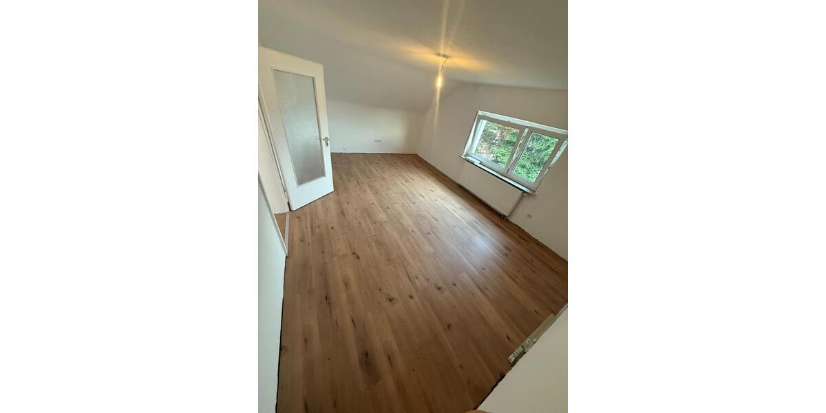 Dachgeschoßwohnung Ludwigsburg Eglosheim - 3 Zimmer, 48 m&sup2;, 890&euro; | Angebot:26574199