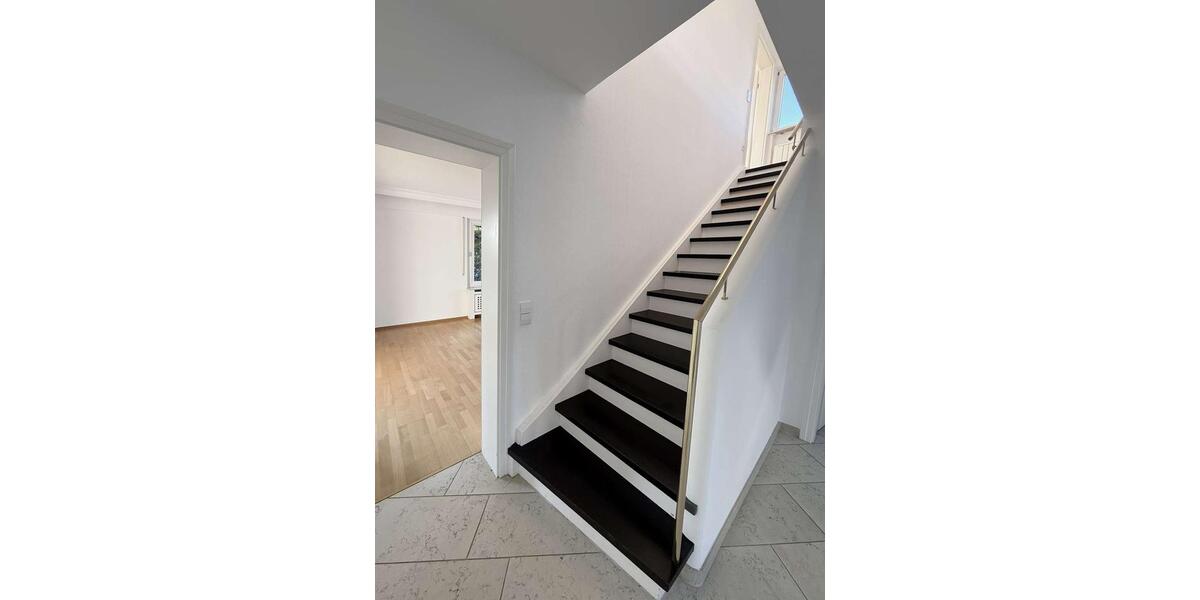 Einfamilienhaus Nürtingen - 5.5 Zimmer, 175 m&sup2;, 2.700&euro; | Angebot:24571134