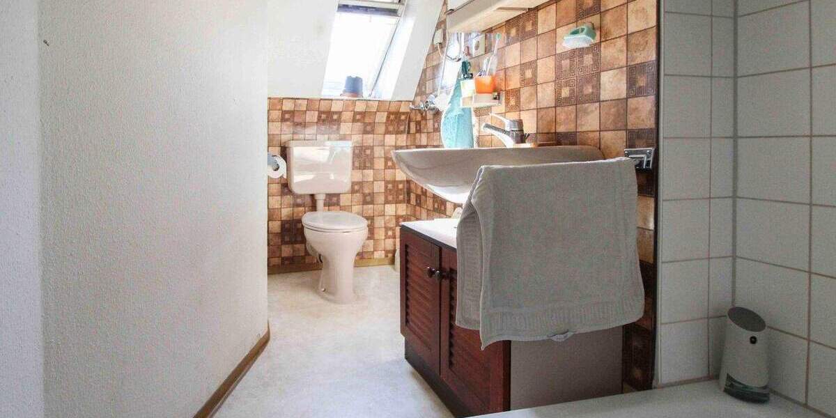 Mehrfamilienhaus, Wohnhaus Stuttgart Heumaden - 9 Zimmer, 398.000&euro; | Angebot:25217117