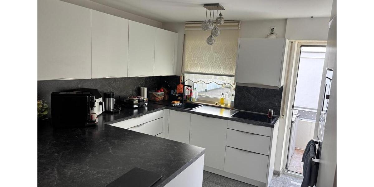 Schöne 4,5 Zimmer Wochnung mit Tollem Schnitt -Stilvoll Wohne 4 zimmer