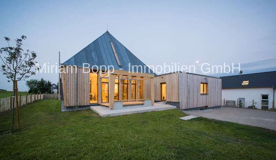 Büro in Reutlingen Altenburg 1.231.500 € 274 m²
