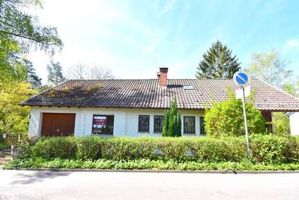 Haus zum Kaufen in Sindelfingen 695.000 € 218.32 m² 8 zimmer