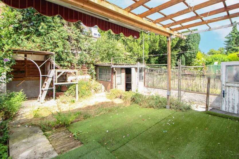 Haus zum Kaufen in Stuttgart 450.000 € 130.27 m²