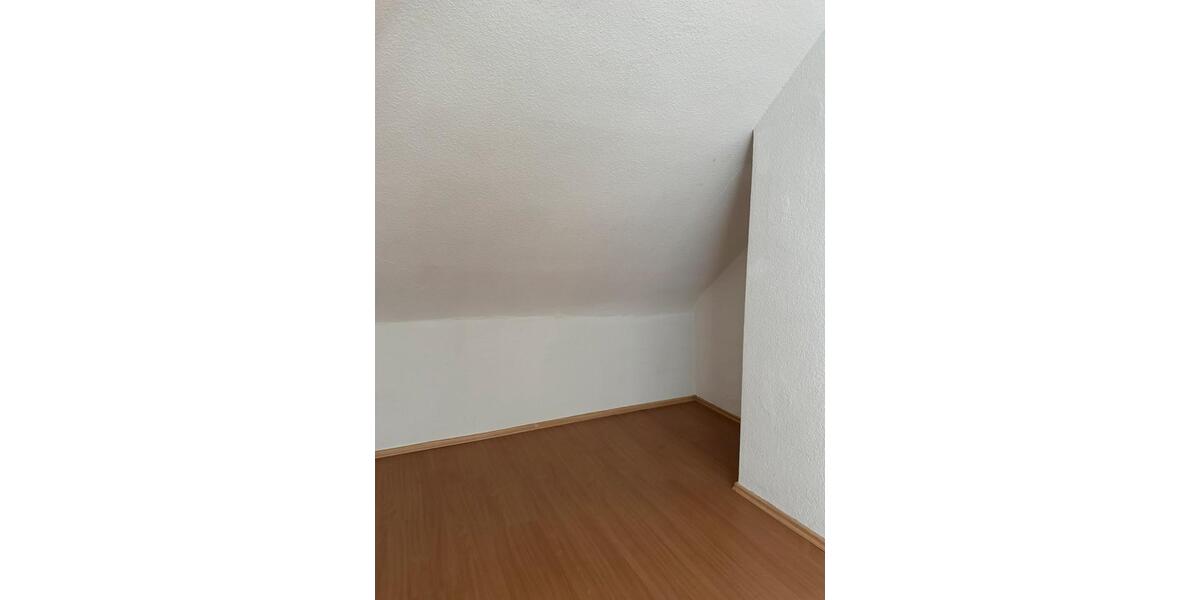 Dachgeschoßwohnung Stuttgart Bad Cannstatt - 3 Zimmer, 48 m&sup2;, 900&euro; | Angebot:26409398