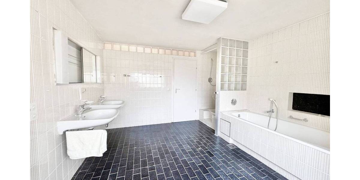 Mehrfamilienhaus, Wohnhaus Stuttgart Vaihingen - 1 Zimmer, 314 m&sup2;, 1.495.000&euro; | Angebot:23987380