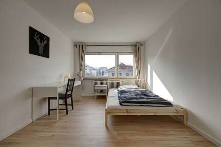 WG-Zimmer in Stuttgart 585 € 15 m² zimmer