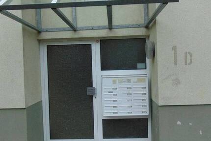 Schöne kleine Wohnung mit Balkon und PKW Stellplatz