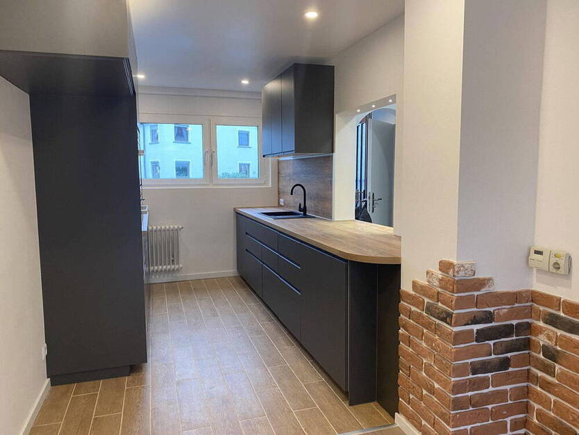 Charmantes, modernisiertes Reihenhaus mit Garten, Balkon & Garage - in Stuttgart-Altenburg