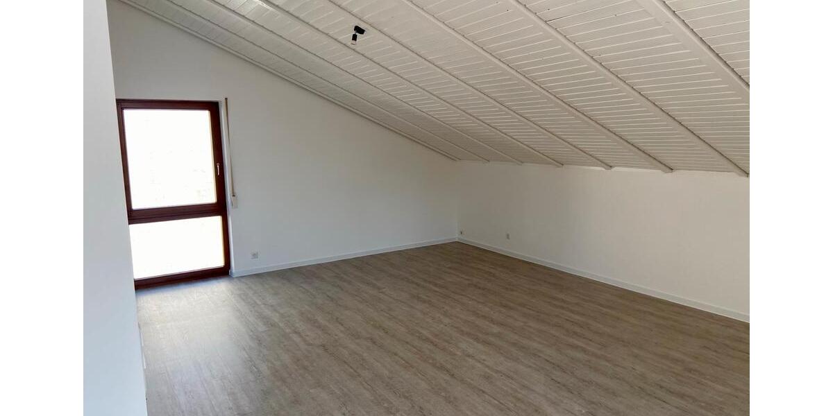 Dachgeschoßwohnung Ludwigsburg Hoheneck - 2.5 Zimmer, 74 m&sup2;, 1.390&euro; | Angebot:23753037