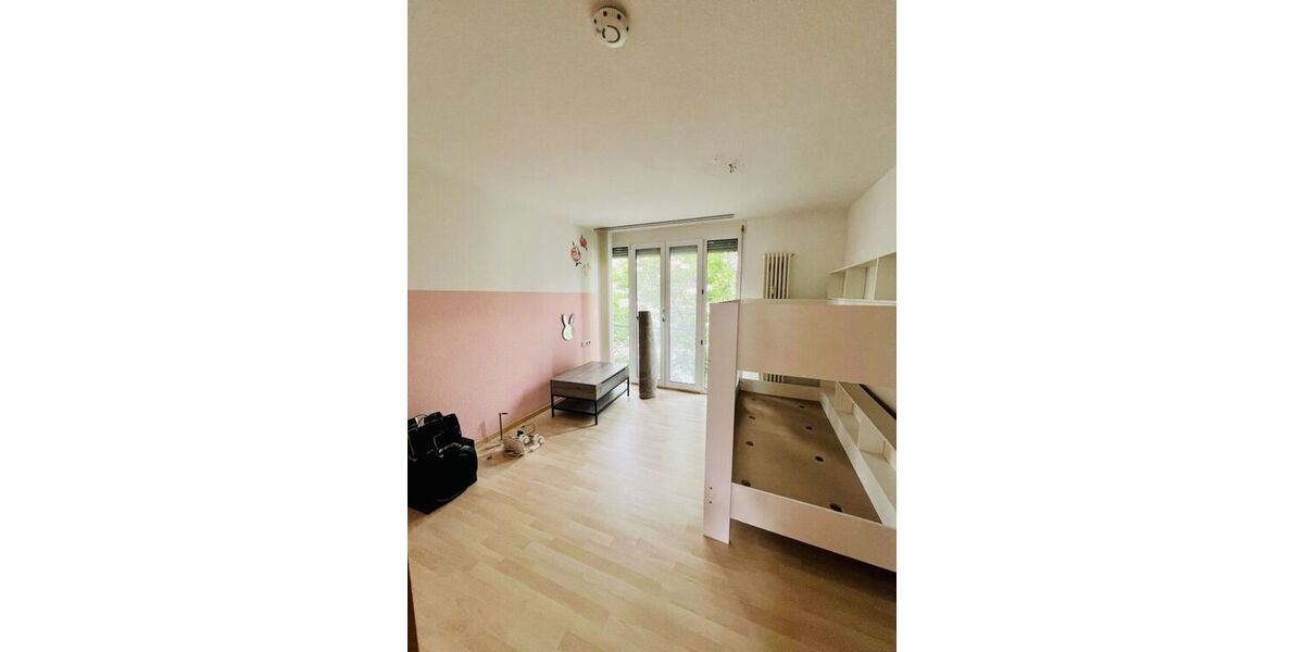 Provisionsfrei, helle 3,5-Zi.-Whg. 74qm mit EBK, Loggia, Gäste-WC und Abstellkammer im Herzen von S-Zuffenhausen, bezugsfrei ab 01.10.2026 - Etagenwohnung Stuttgart Zuffenhausen | Angebot:26963014