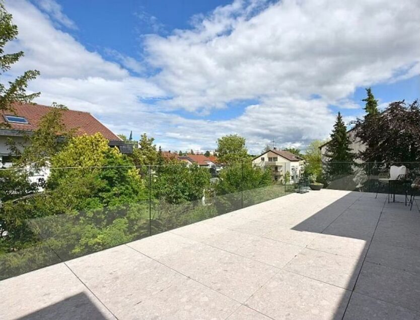 Möbliertes 2-Zimmer-Wohnung mit Terrasse im beliebten Märchenviertel