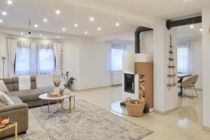 Haus Kornwestheim - 8.5 Zimmer, 204 m&sup2;, 3.900&euro; | Angebot:23257685