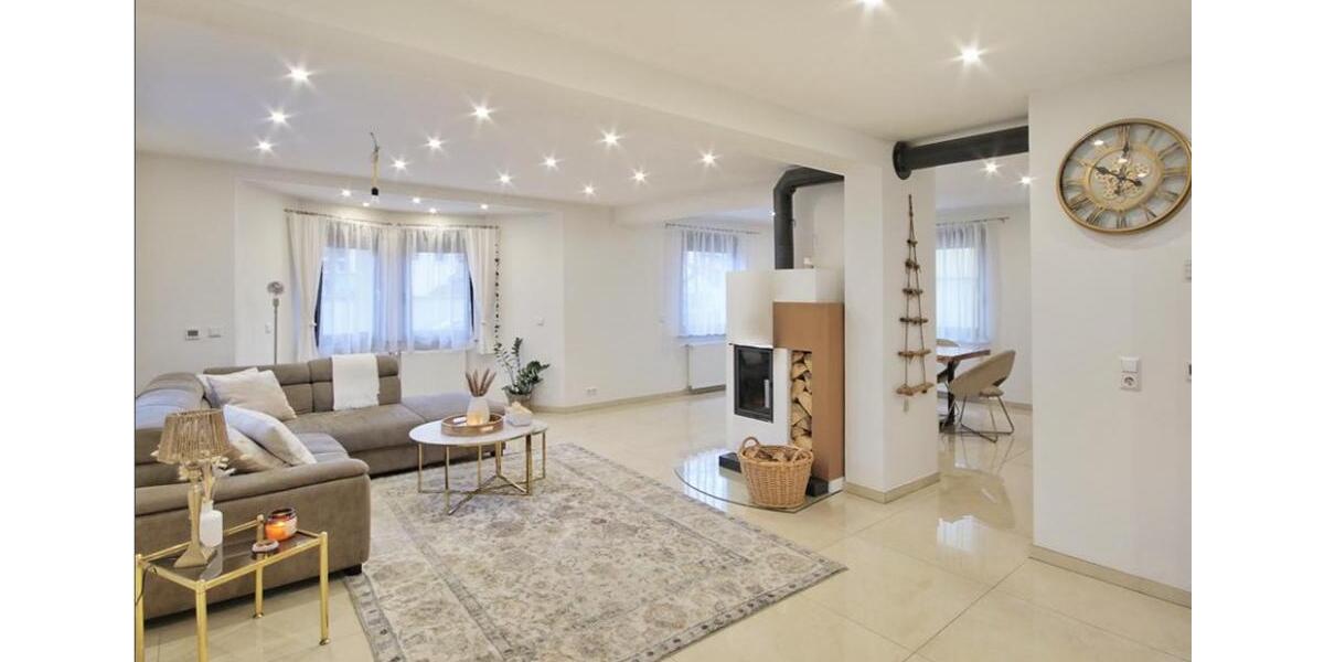 Stilvoll sanierte, vollmöblierte freistehende Stadtvilla+ Garten 8.5 zimmer