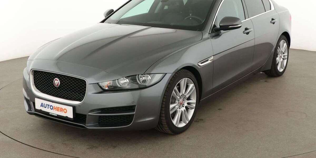 Jaguar XE 115.198 km 15.490 &euro; Stuttgart 70195