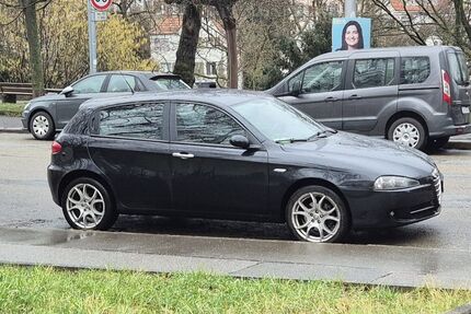Alfa Romeo 147 118.000 km 2.700 &euro; Stuttgart 70184