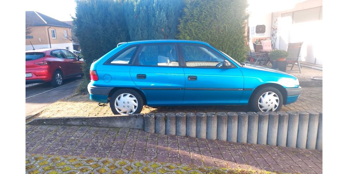 Opel Astra 72.000 km 2.700 € Ludwigsburg 71642