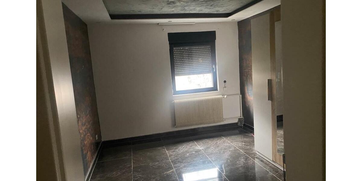 Einfamilienhaus Nürtingen - 6 Zimmer, 250 m&sup2;, 2.300&euro; | Angebot:25047803