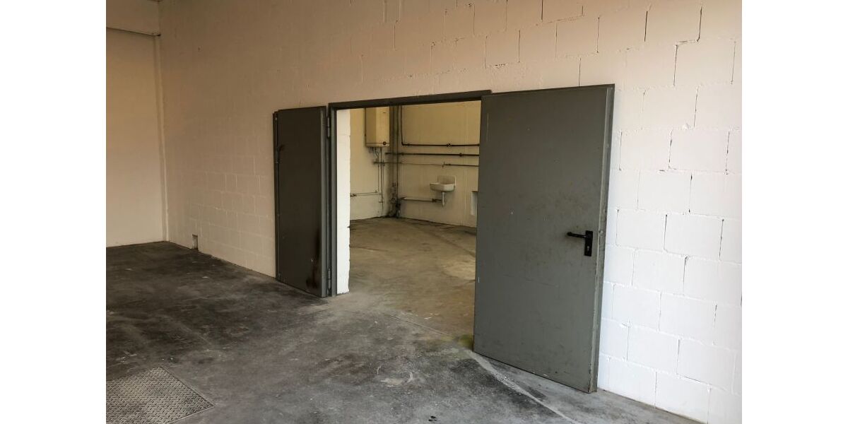 Verkehrsgünstige Lagerhalle m. Sanitärräumen, eigenem Tor und 2 Parkplätzen provisionsfrei - Gewerbeobjekt Remshalden | Angebot:22695774