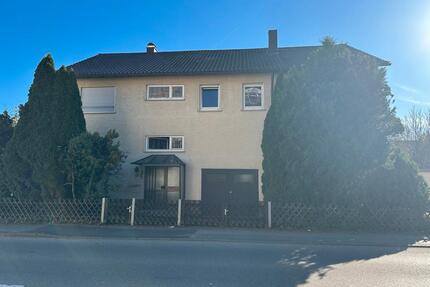 Zweifamilienhaus mit großem Grundstück in 72810 Gomaringen