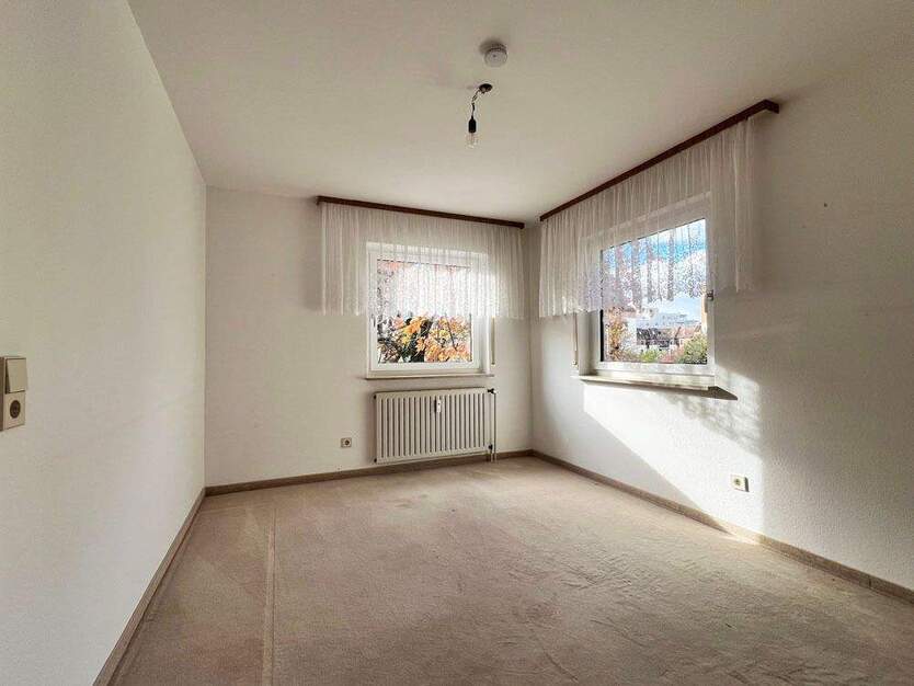 Großzügige 3,5-Zimmerwohnung mit 2 Balkonen und TG-Stellplatz 3 zimmer