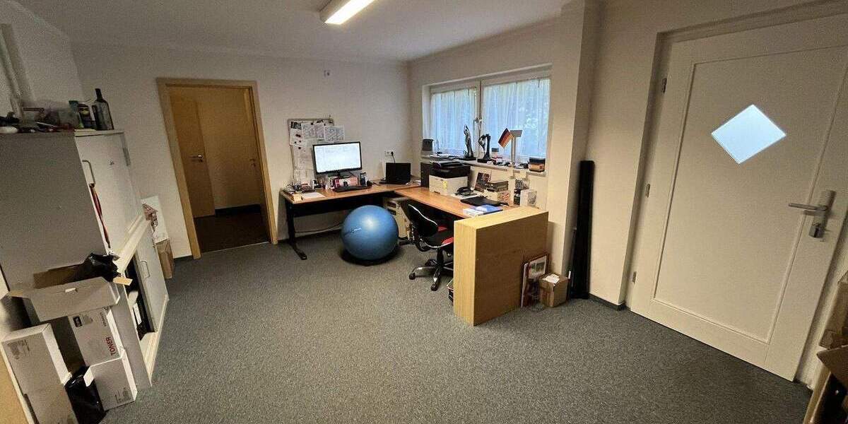 Freistehendes Einfamilienhaus mit Wellnessbereich, Einliegerwohnung und Doppelgarage in Kornwestheim 8 zimmer