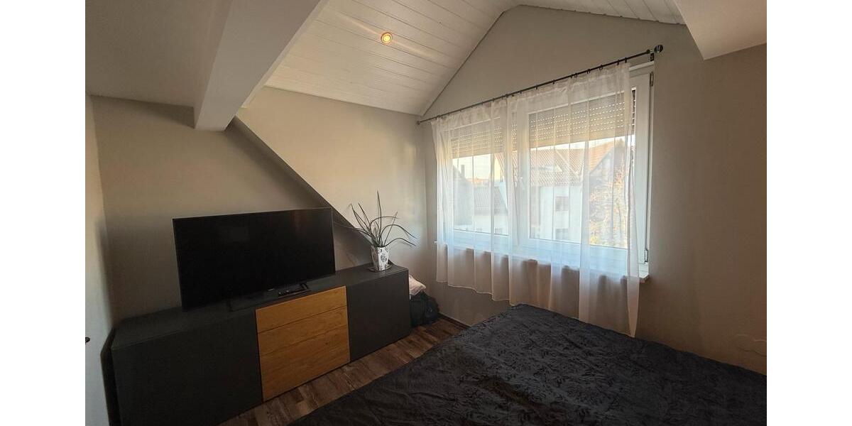 Dachgeschoßwohnung Markgröningen - 4 Zimmer, 85 m&sup2;, 379.000&euro; | Angebot:23473045